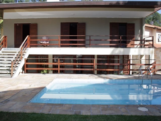 Casa com 575m² 4 quartos e 5 banheiros, à venda ou para alugar, no bairro Alphaville Residencial Um em Barueri