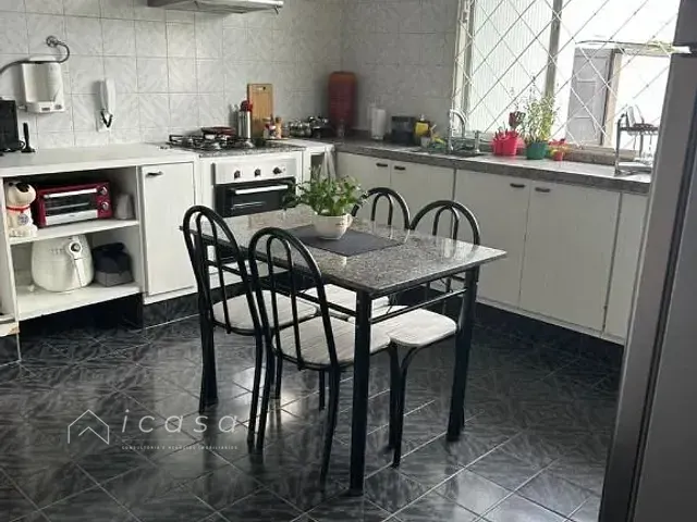Casa com 417m² 4 quartos e 2 banheiros, à venda, no bairro Campos Elíseos em Taubaté