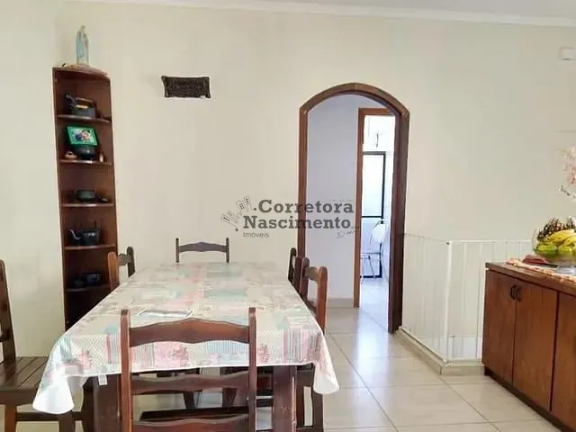 Casa com 217m² 2 quartos e 1 banheiro, à venda ou para alugar, no bairro Centro em Jacareí