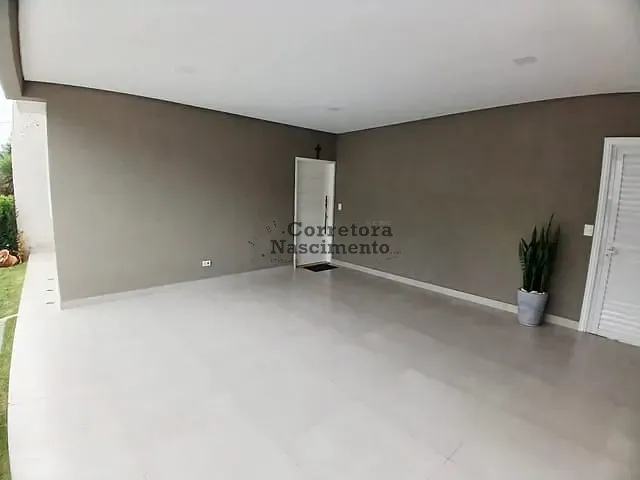 Casa com 250m² 3 quartos e 4 banheiros, à venda ou para alugar, no bairro Jardim Crystal Park em Jacareí