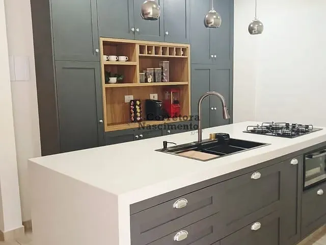 Casa com 250m² 3 quartos e 4 banheiros, à venda ou para alugar, no bairro Jardim Crystal Park em Jacareí