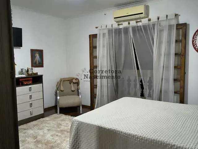 Casa 6 quartos e 3 banheiros, à venda, no bairro Cidade Jardim em Jacareí