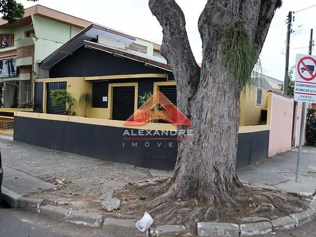 Casa com 675m² 4 quartos e 4 banheiros, à venda, no bairro Vila Industrial em São José dos Campos
