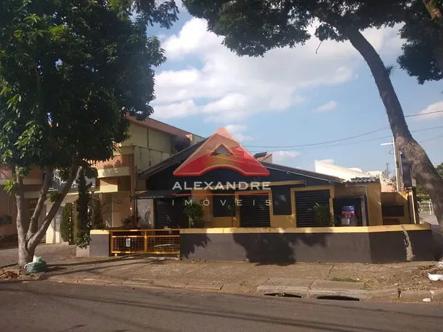 Casa com 675m² 4 quartos e 4 banheiros, à venda, no bairro Vila Industrial em São José dos Campos