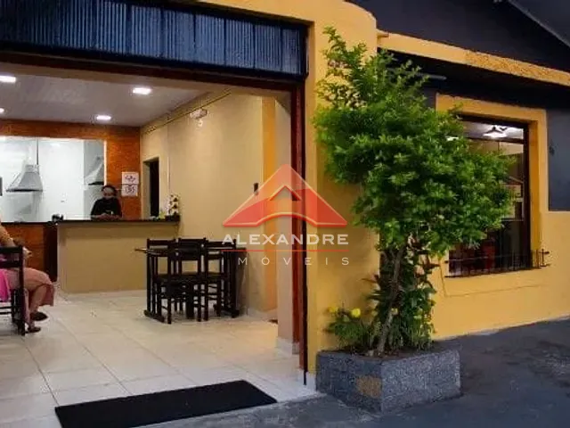 Casa com 675m² 4 quartos e 4 banheiros, à venda, no bairro Vila Industrial em São José dos Campos