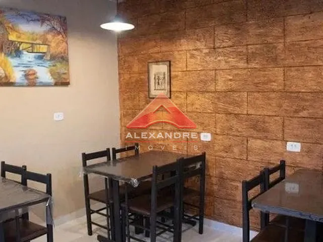 Casa com 675m² 4 quartos e 4 banheiros, à venda, no bairro Vila Industrial em São José dos Campos