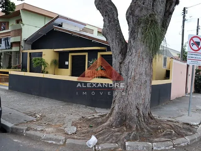 Casa com 675m² 4 quartos e 4 banheiros, à venda, no bairro Vila Industrial em São José dos Campos