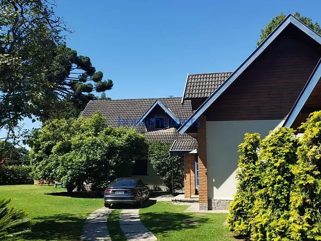 Casa com 1197m² 6 quartos e 7 banheiros, à venda, no bairro Vila Capivari em Campos do Jordão