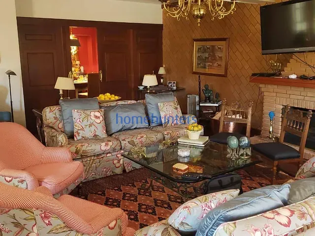 Casa com 1197m² 6 quartos e 7 banheiros, à venda, no bairro Vila Capivari em Campos do Jordão