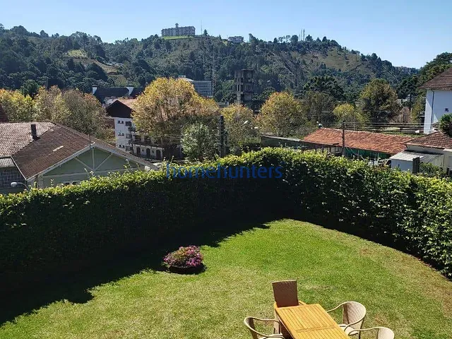 Casa com 1197m² 6 quartos e 7 banheiros, à venda, no bairro Vila Capivari em Campos do Jordão