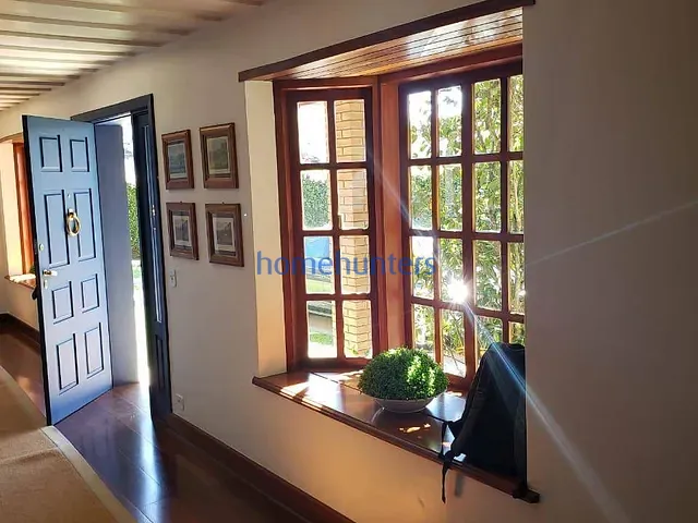 Casa com 1197m² 6 quartos e 7 banheiros, à venda, no bairro Vila Capivari em Campos do Jordão