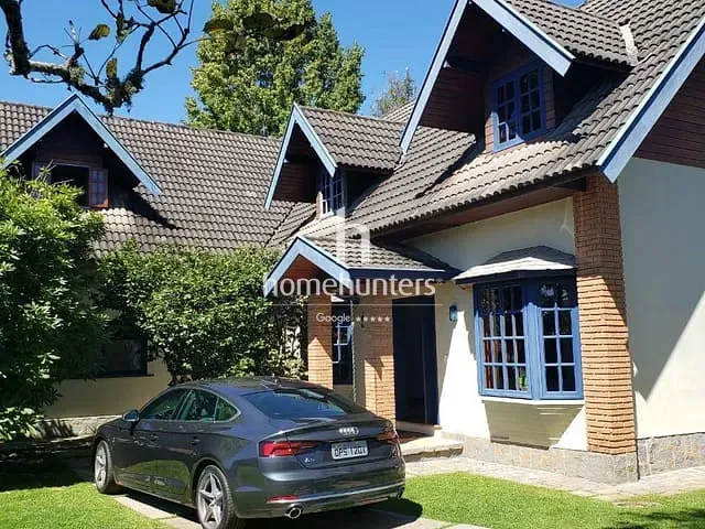 Casa com 1197m² 6 quartos e 7 banheiros, à venda, no bairro Vila Capivari em Campos do Jordão
