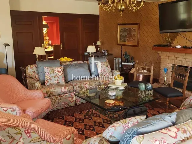 Casa com 1197m² 6 quartos e 7 banheiros, à venda, no bairro Vila Capivari em Campos do Jordão