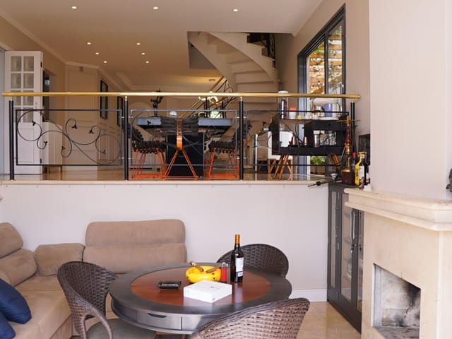 Casa com 400m² 3 quartos e 4 banheiros, à venda, no bairro Alphaville em Santana de Parnaíba