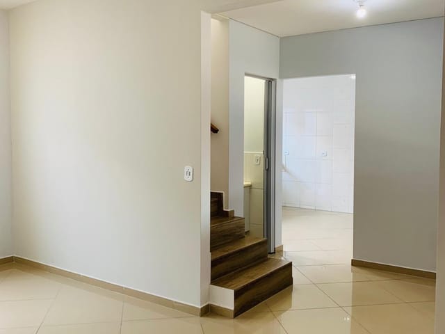 Casa 2 quartos e 1 banheiro, à venda, no bairro Jardim Gurilândia em Taubaté