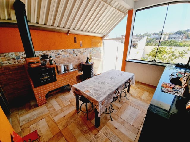 Casa com 350m² 3 quartos e 3 banheiros, à venda, no bairro Campos Elíseos em Taubaté