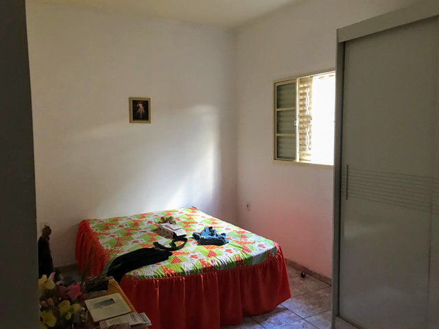 Casa 2 quartos e 1 banheiro, à venda, no bairro Parque São Domingos em Pindamonhangaba
