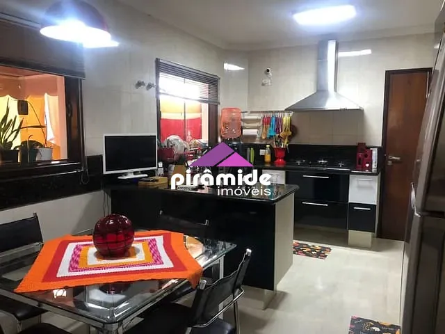 Casa com 360m² 3 quartos e 5 banheiros, à venda, no bairro Vila Branca em Jacareí