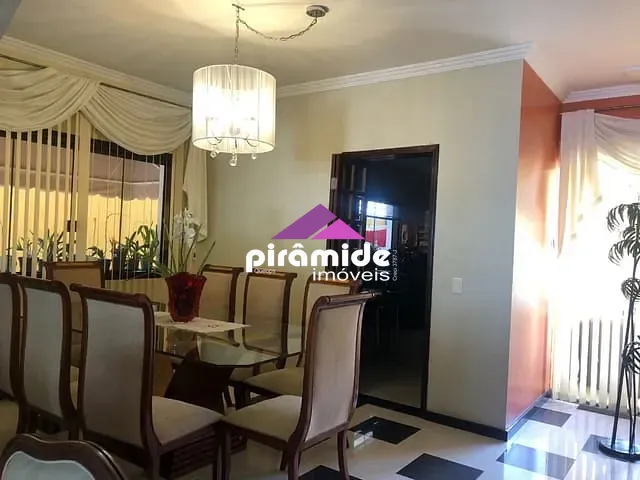 Casa com 360m² 3 quartos e 5 banheiros, à venda, no bairro Vila Branca em Jacareí