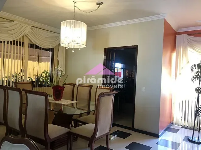 Casa com 360m² 3 quartos e 5 banheiros, à venda, no bairro Vila Branca em Jacareí