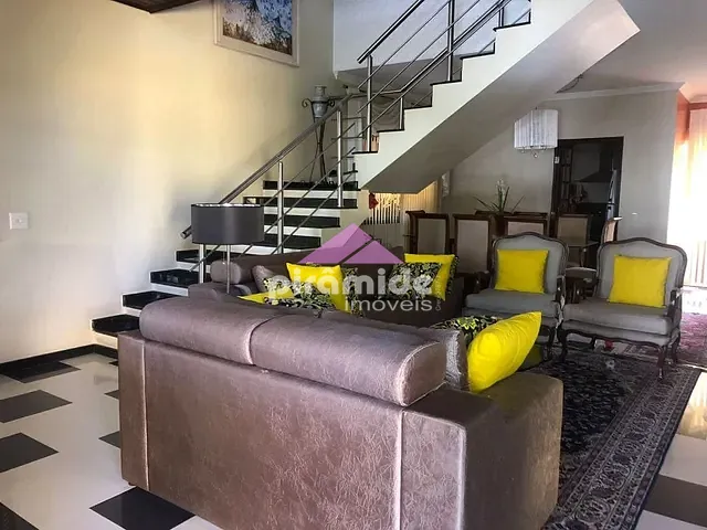 Casa com 360m² 3 quartos e 5 banheiros, à venda, no bairro Vila Branca em Jacareí