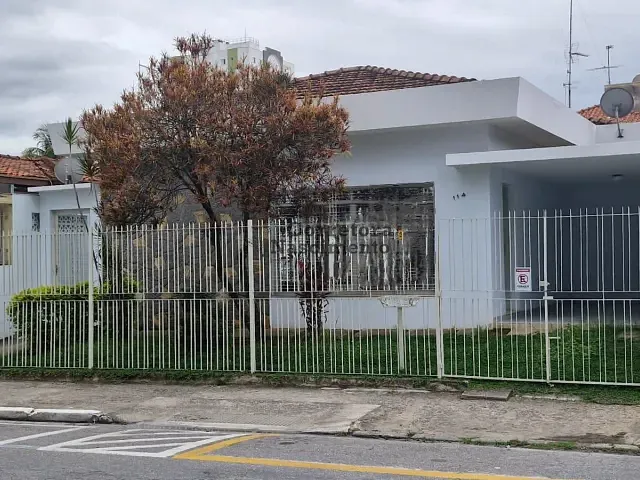 Casa com 300m² 3 quartos e 2 banheiros, à venda, no bairro Jardim Pereira do Amparo em Jacareí