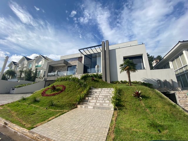 Casa com 832m² 5 quartos e 8 banheiros, à venda, no bairro Tamboré em Santana de Parnaíba
