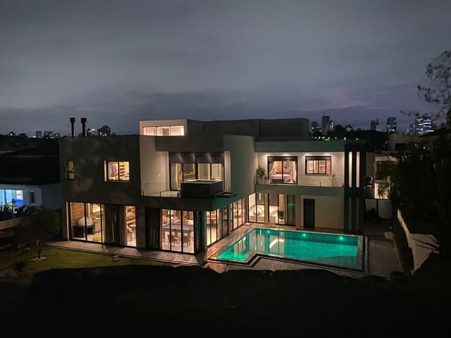 Casa com 832m² 5 quartos e 8 banheiros, à venda, no bairro Tamboré em Santana de Parnaíba