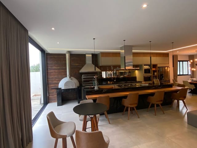Casa com 832m² 5 quartos e 8 banheiros, à venda, no bairro Tamboré em Santana de Parnaíba
