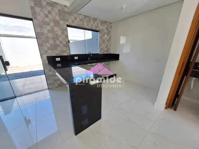 Casa com 93m² 2 quartos e 1 banheiro, à venda, no bairro Capricórnio em Caraguatatuba