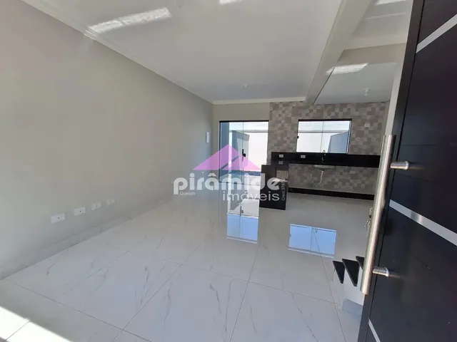 Casa com 93m² 2 quartos e 1 banheiro, à venda, no bairro Capricórnio em Caraguatatuba