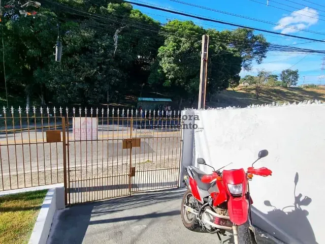 Casa 2 quartos e 1 banheiro, para alugar, no bairro Jardim das Indústrias em Jacareí