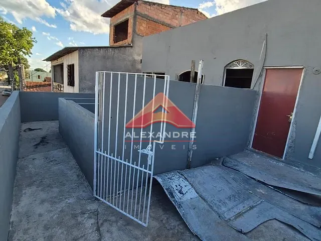 Casa com 200m² 3 quartos e 1 banheiro, à venda, no bairro Residencial Tatetuba em São José dos Campos
