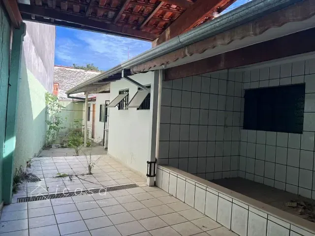 Casa com 300m² 3 quartos e 3 banheiros, para alugar, no bairro Jardim São José em Caçapava