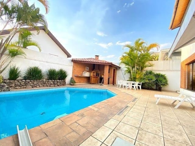 Casa com 360m² 4 quartos e 6 banheiros, à venda, no bairro Alphaville em Santana de Parnaíba