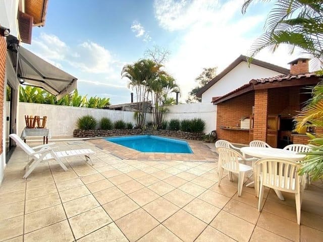Casa com 360m² 4 quartos e 6 banheiros, à venda, no bairro Alphaville em Santana de Parnaíba