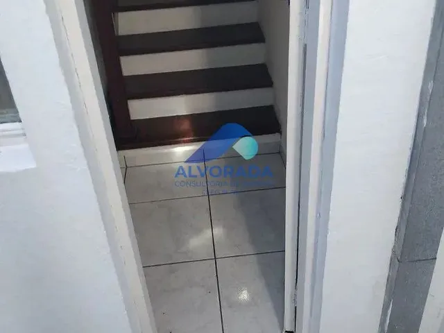 Casa com 177m² 8 quartos e 3 banheiros, à venda ou para alugar, no bairro Centro em São José Dos Campos