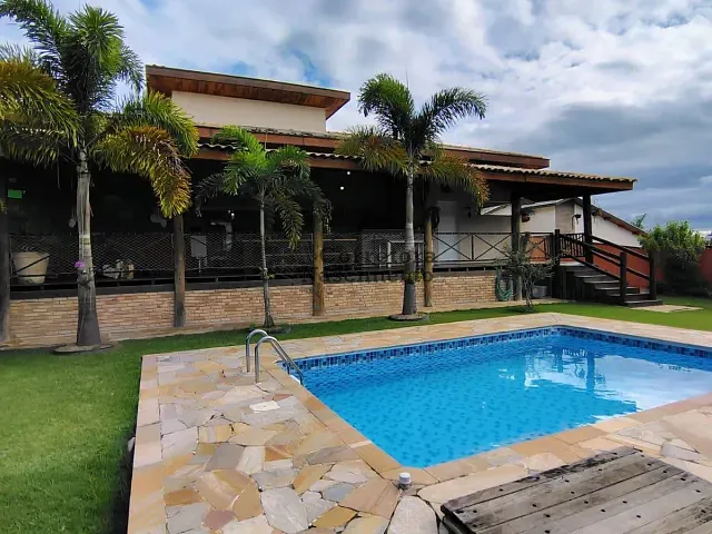 Casa com 1000m² 4 quartos e 5 banheiros, à venda, no bairro Jardim Terras de Santa Helena em Jacareí