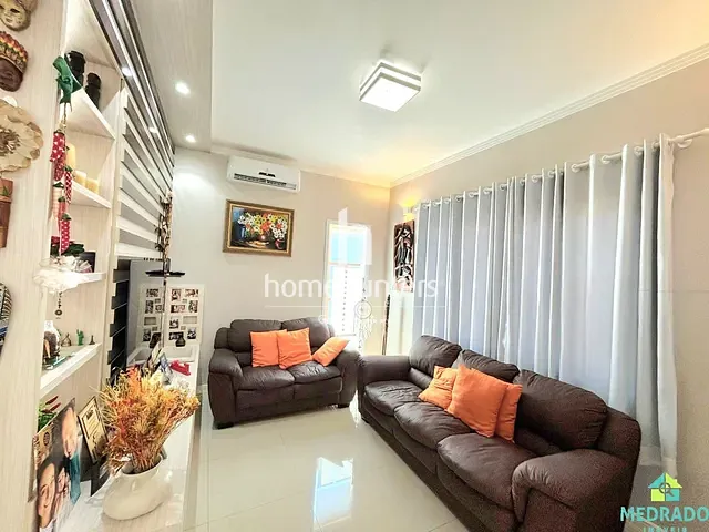 Casa com 301m² 4 quartos e 4 banheiros, à venda, no bairro Jardim Maria Helena em Nova Odessa