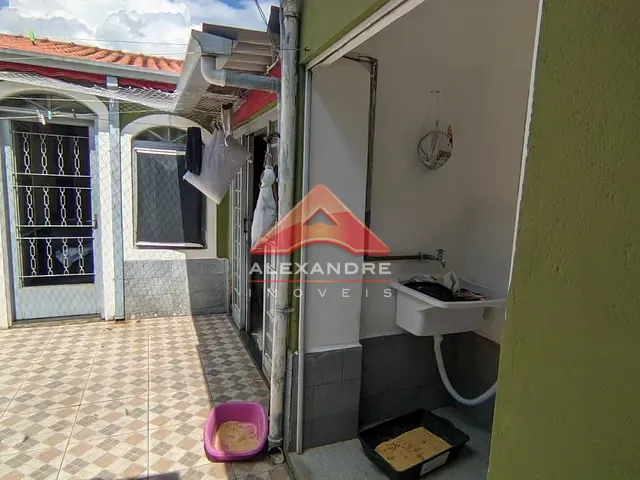 Casa com 300m² 3 quartos e 3 banheiros, à venda, no bairro Monte Castelo em São José dos Campos