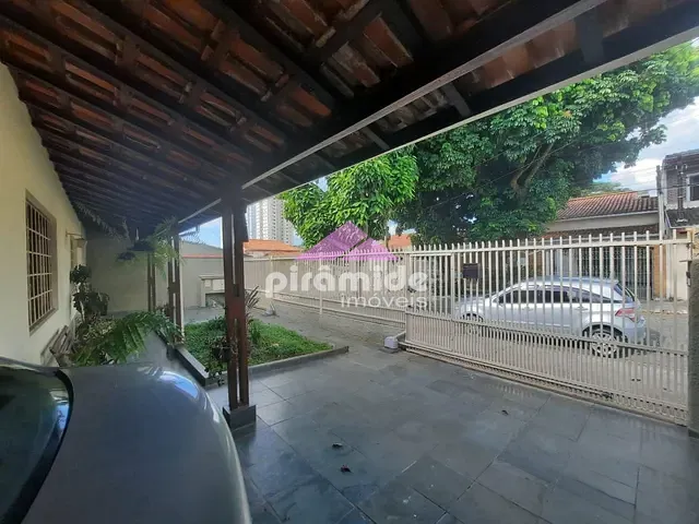 Casa com 312m² 4 quartos e 2 banheiros, à venda, no bairro Bosque dos Eucaliptos em São José dos Campos