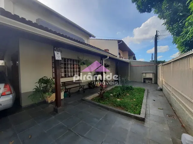 Casa com 312m² 4 quartos e 2 banheiros, à venda, no bairro Bosque dos Eucaliptos em São José dos Campos