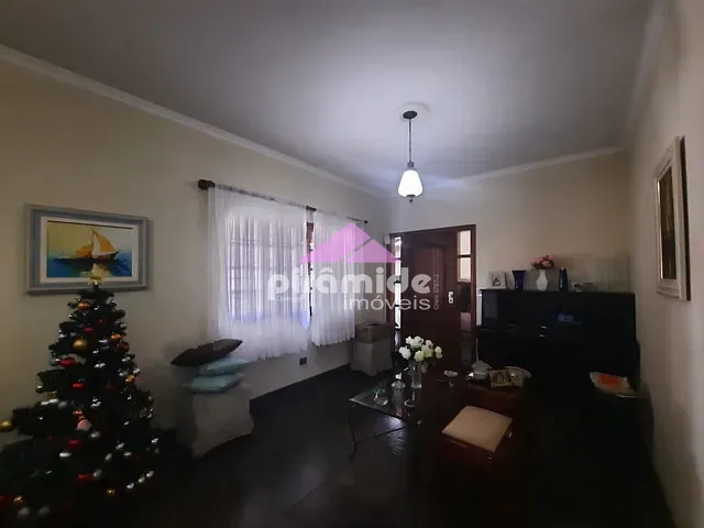 Casa com 312m² 4 quartos e 2 banheiros, à venda, no bairro Bosque dos Eucaliptos em São José dos Campos