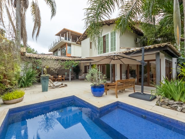 Casa com 650m² 5 quartos e 5 banheiros, à venda, no bairro Jardim Vitória Régia em São Paulo