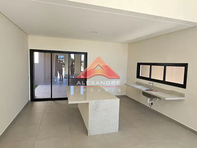 Casa com 250m² 3 quartos e 1 banheiro, à venda, no bairro Recanto dos Eucaliptos em São José dos Campos