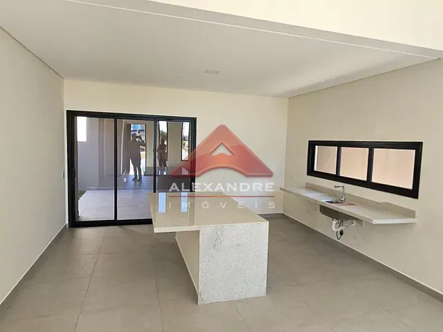 Casa com 250m² 3 quartos e 1 banheiro, à venda, no bairro Recanto dos Eucaliptos em São José dos Campos