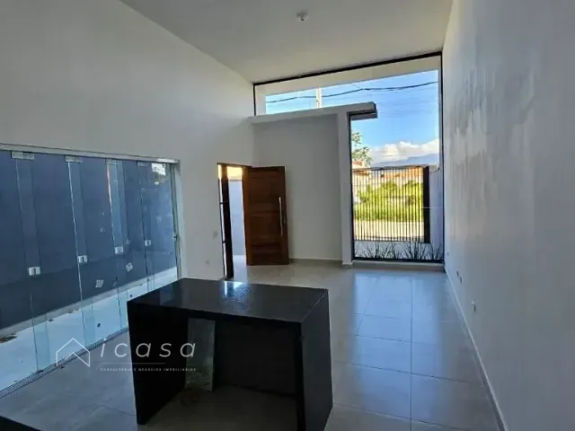 Casa com 130m² 2 quartos e 1 banheiro, à venda, no bairro Balneário dos Golfinhos em Caraguatatuba