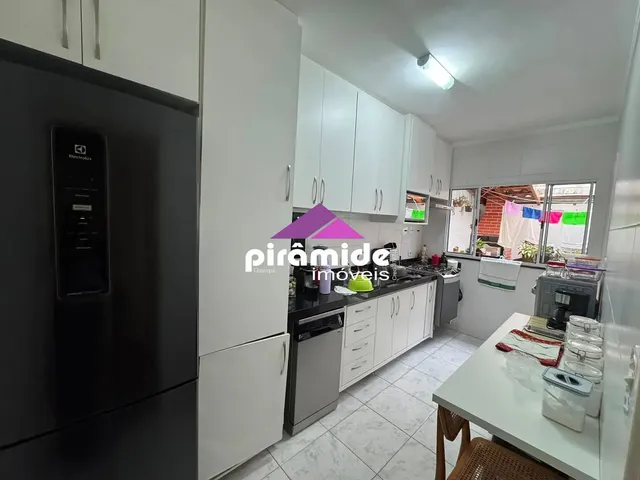 Casa com 10m² 2 quartos e 3 banheiros, à venda, no bairro Cidade Jardim em Caraguatatuba