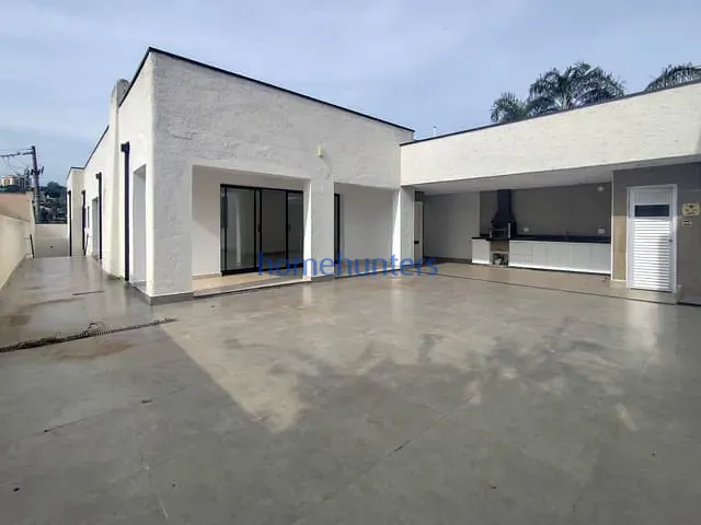 Casa 4 quartos e 5 banheiros, para alugar, no bairro Jardim Itamarati em Campinas