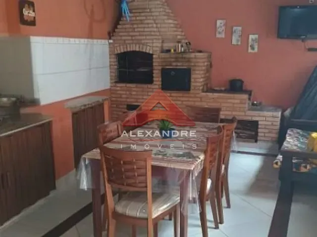 Casa com 250m² 4 quartos e 2 banheiros, à venda, no bairro Parque Industrial em São José dos Campos